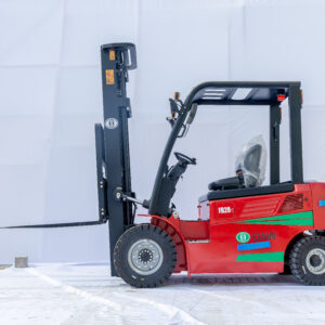 OAW FB20 4-Wheel Electric Counterbalance Forklift  0F2A0290