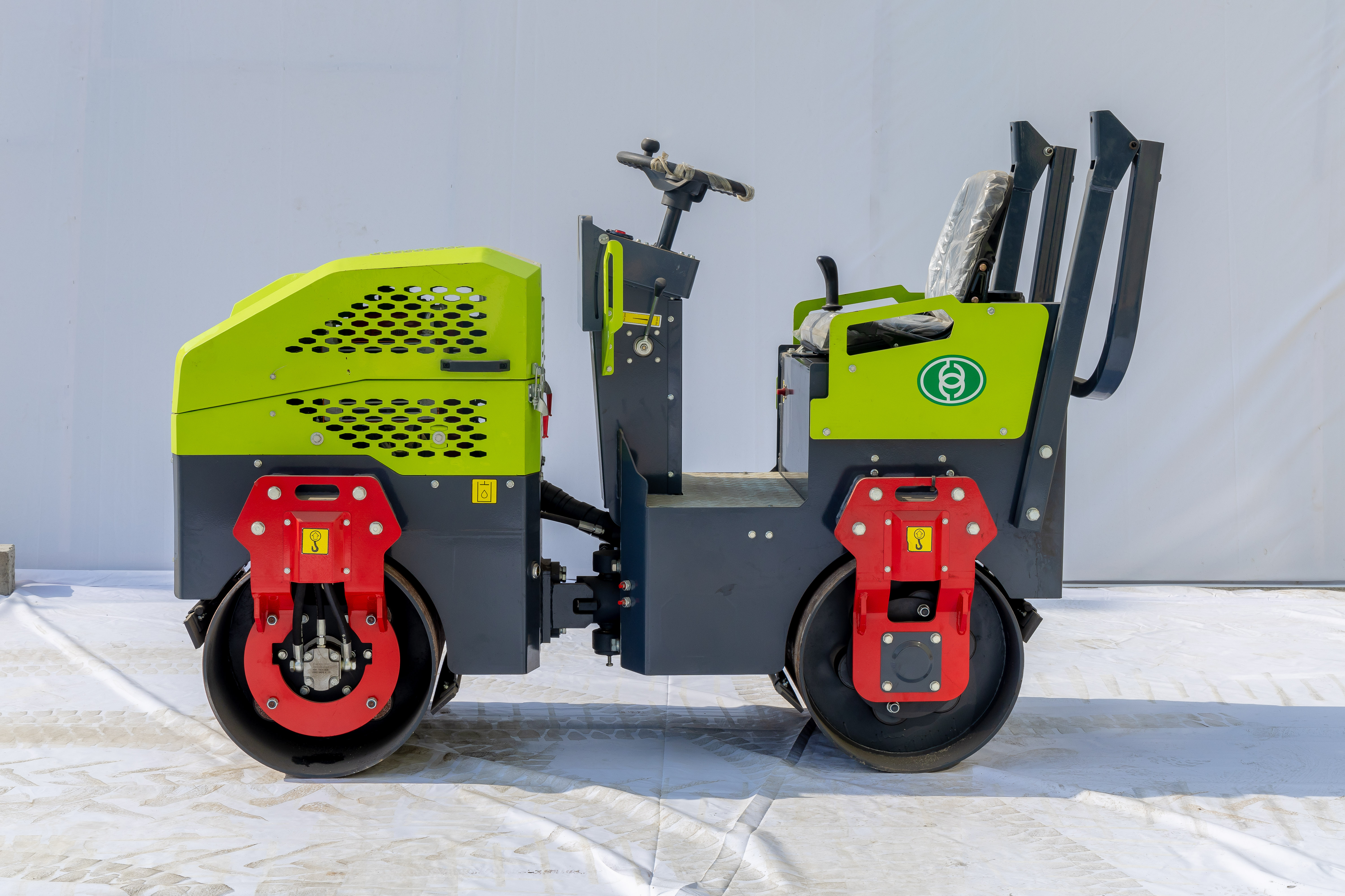 vibratory-tandem-double-drum-road-roller-compactor 0F2A0298. - Image 8