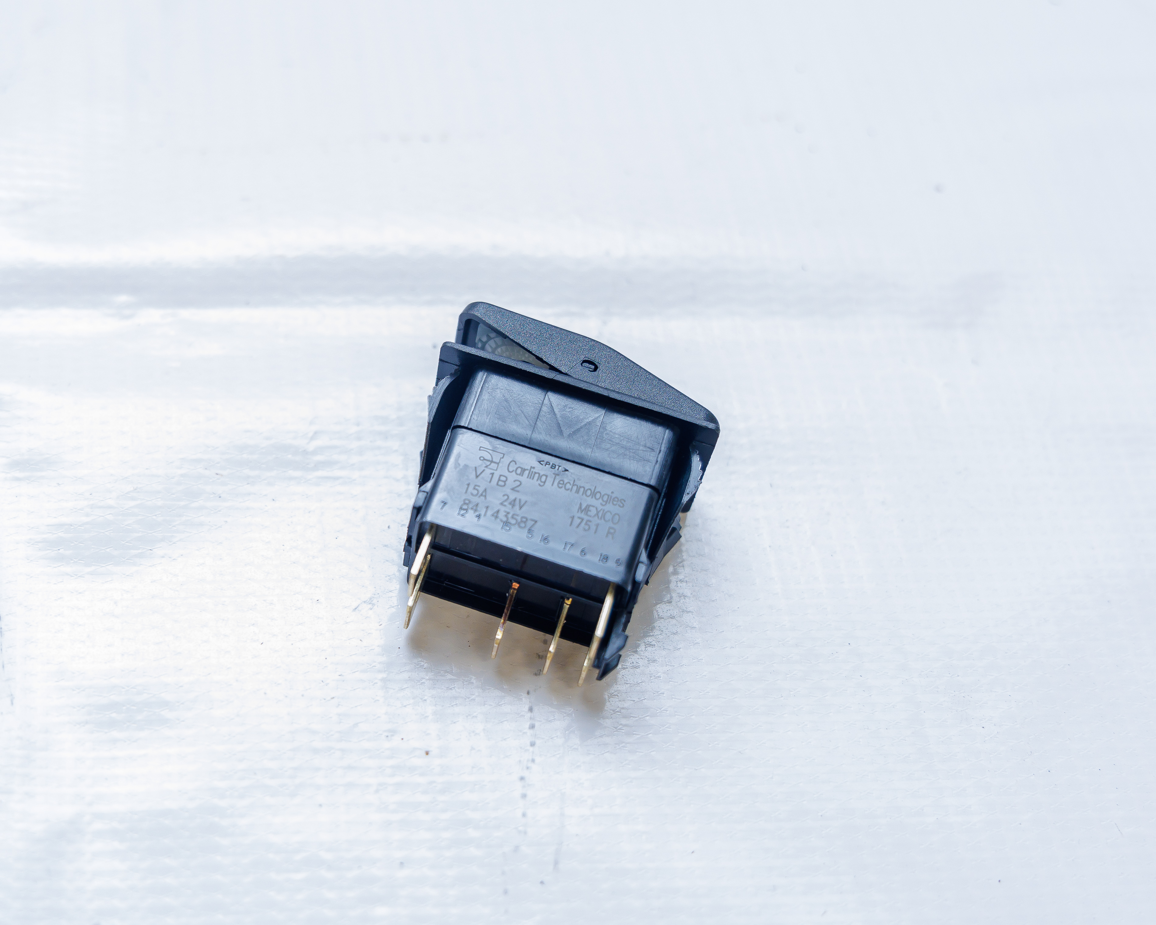 COMMUTER/ROCKER SWITCH- 84143587